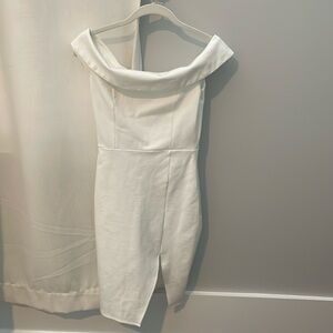 Lulu's White Off-shoulder Midi Dress. Size: XS.